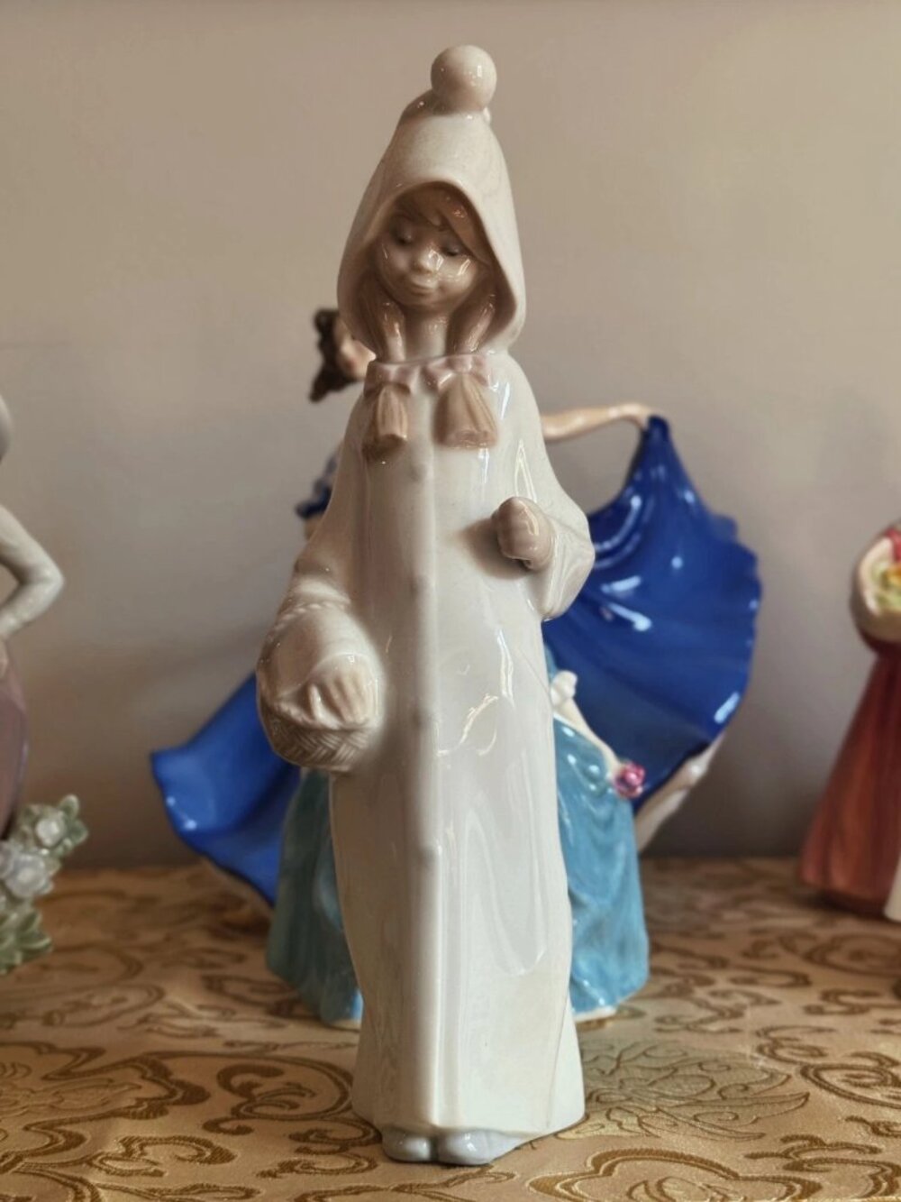 Lladro Shepherdess #4678 Figurine